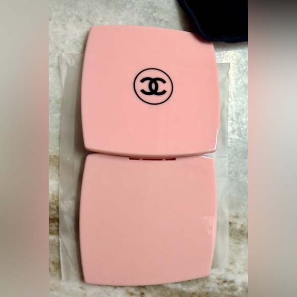 Chanel MIROIR DOUBLE FACETTES Mirror Duo in Pink. Sealed in plastic. New in Box - Picture 7 of 10